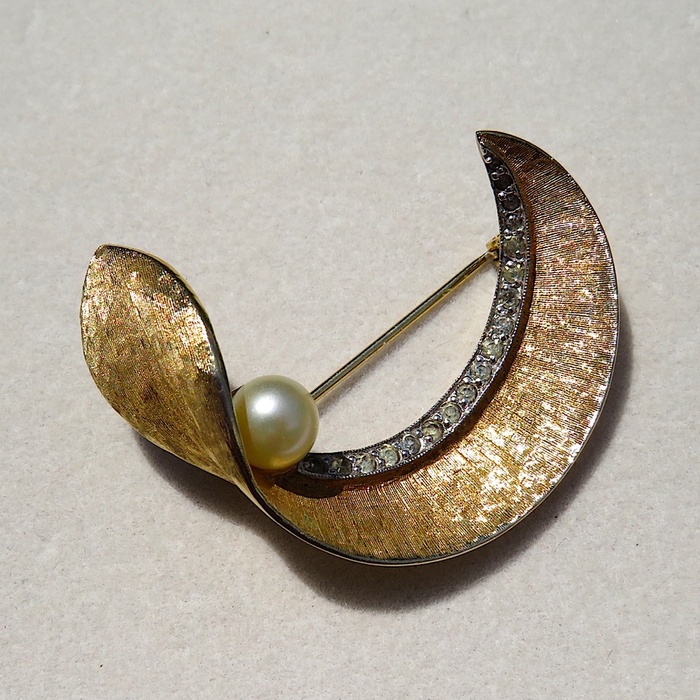 Jomaz Gold Tone Crescent Pearl Rhinestone Brooch